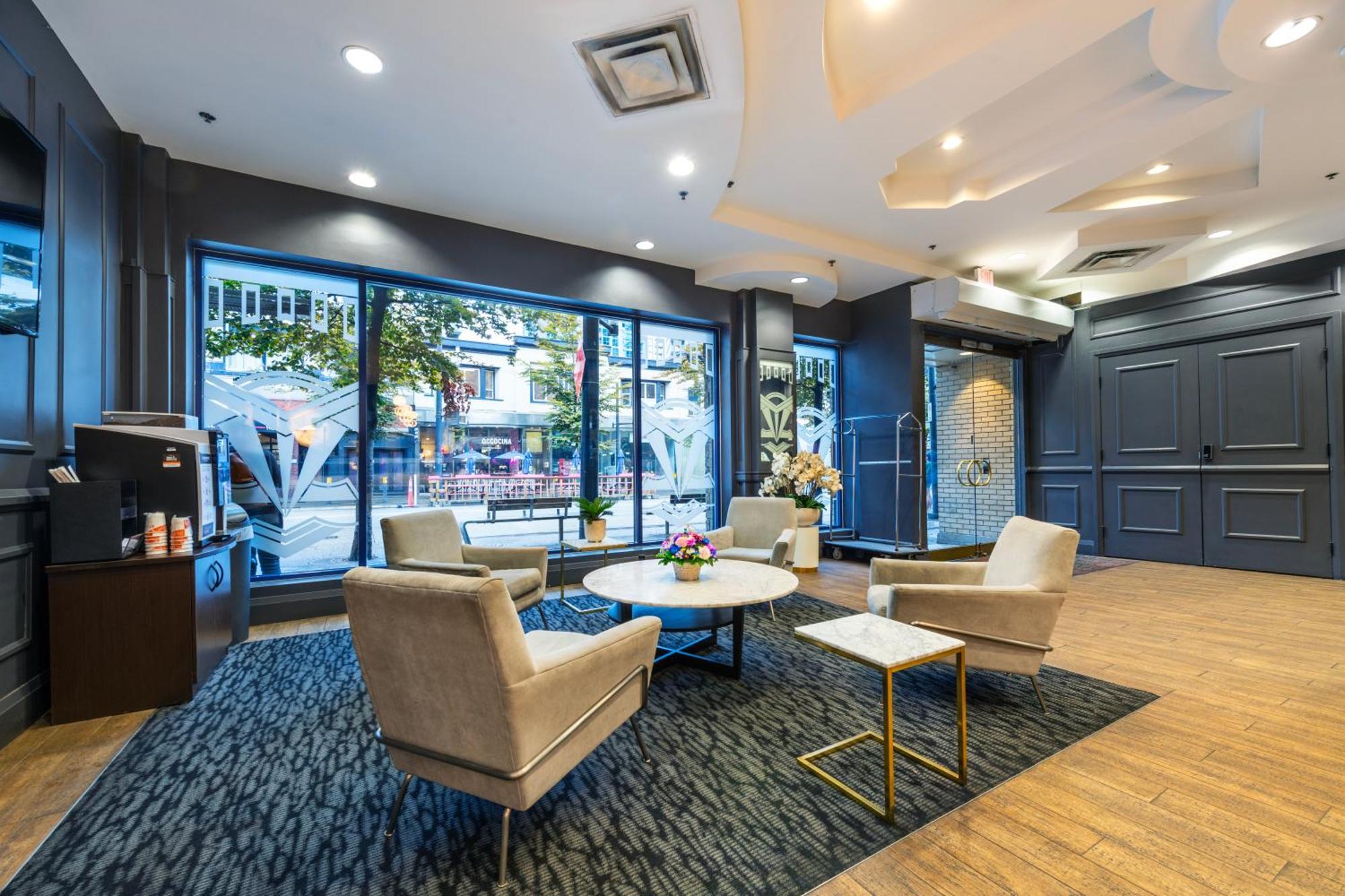 Quality Inn & Suites (Adults Only) Ванкувър Екстериор снимка