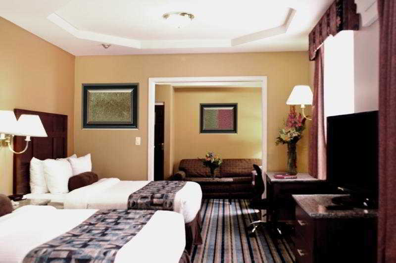 Quality Inn & Suites (Adults Only) Ванкувър Екстериор снимка