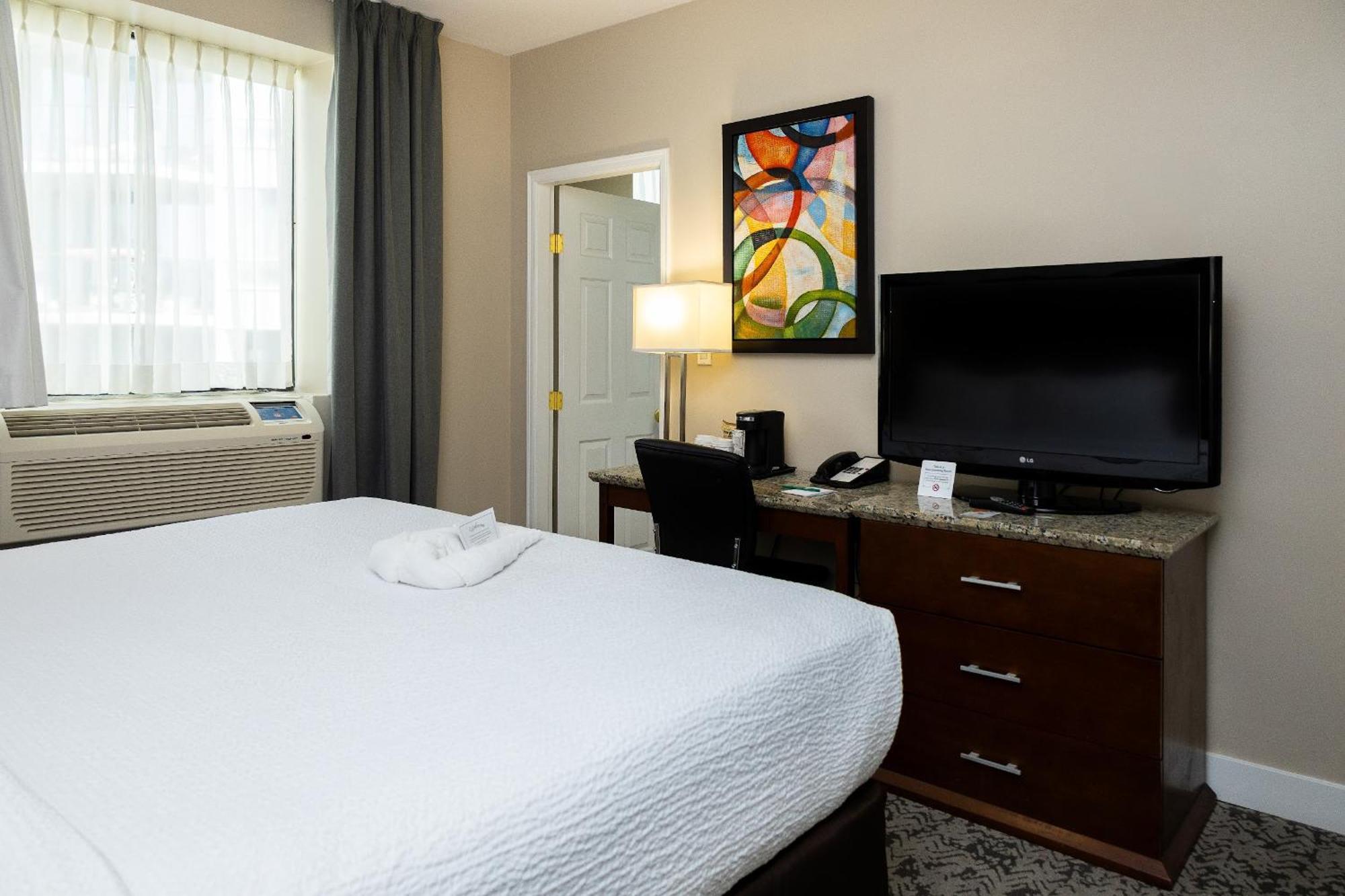 Quality Inn & Suites (Adults Only) Ванкувър Екстериор снимка