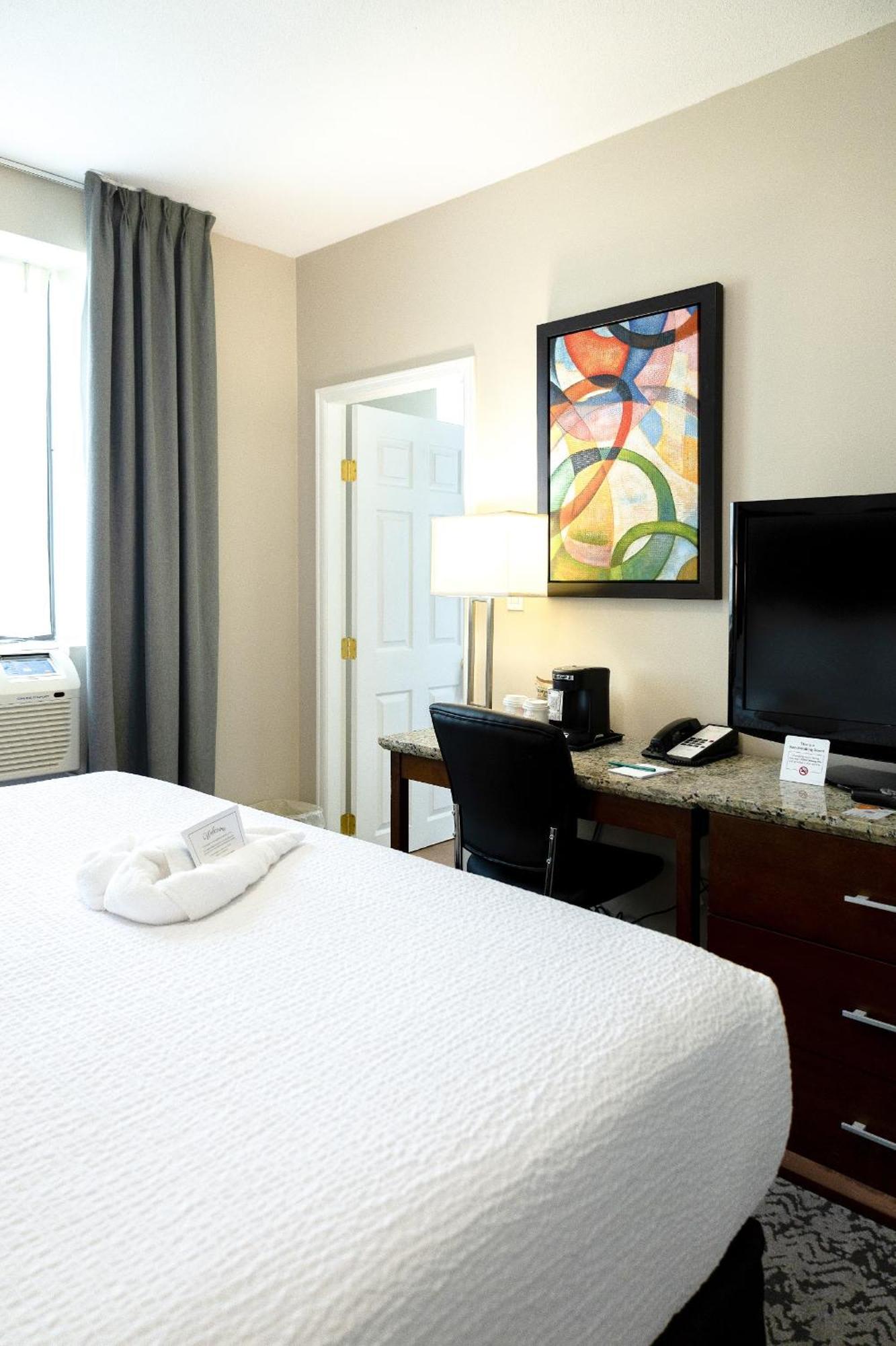 Quality Inn & Suites (Adults Only) Ванкувър Екстериор снимка