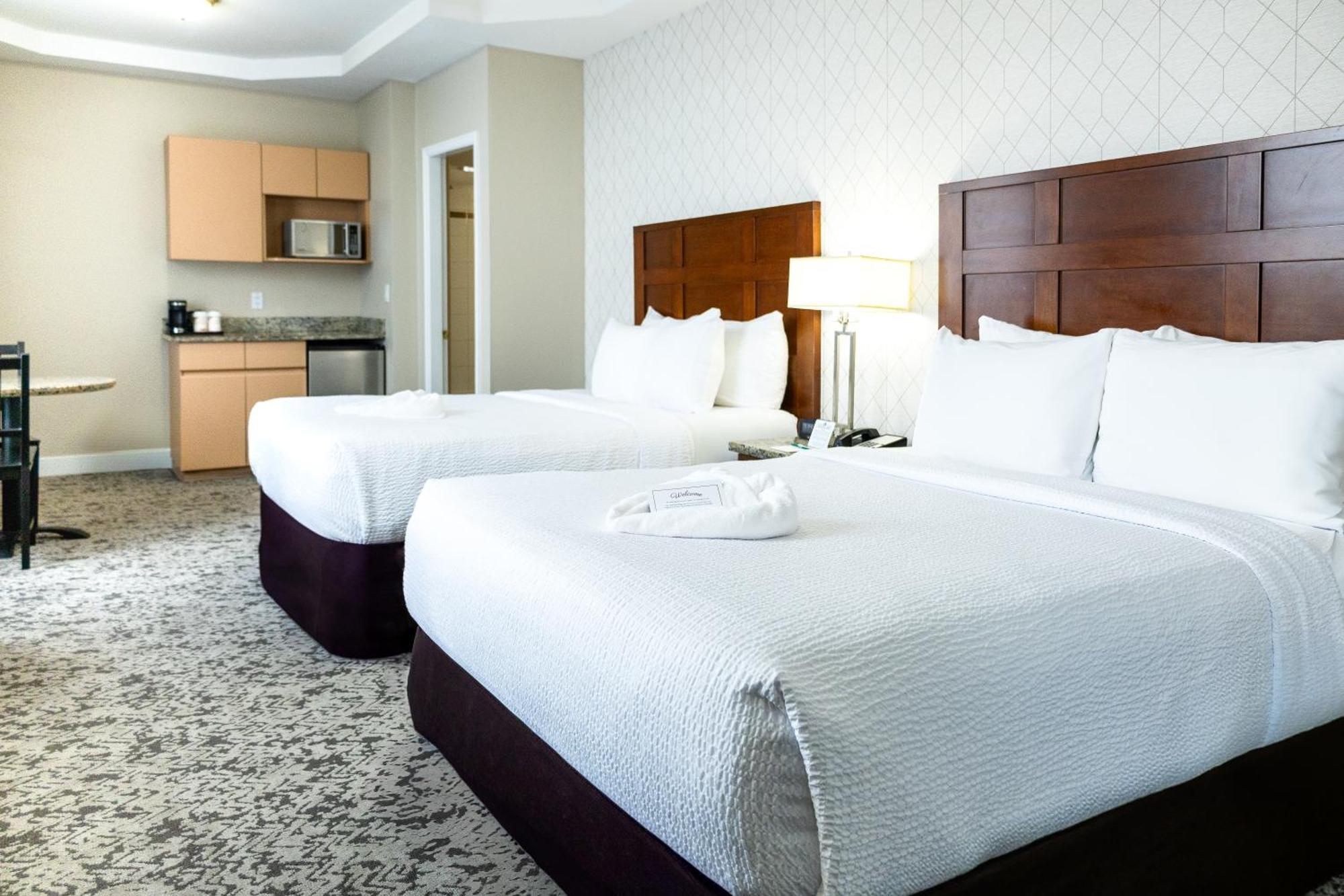 Quality Inn & Suites (Adults Only) Ванкувър Екстериор снимка