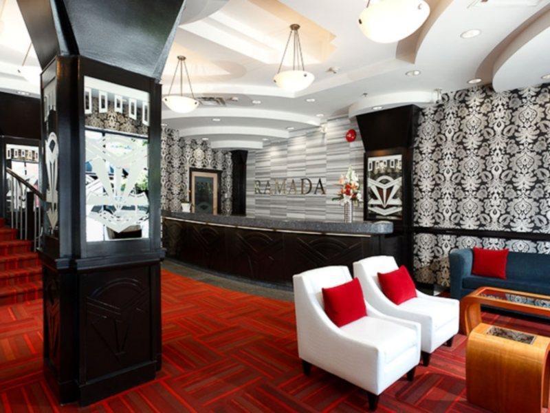 Quality Inn & Suites (Adults Only) Ванкувър Екстериор снимка
