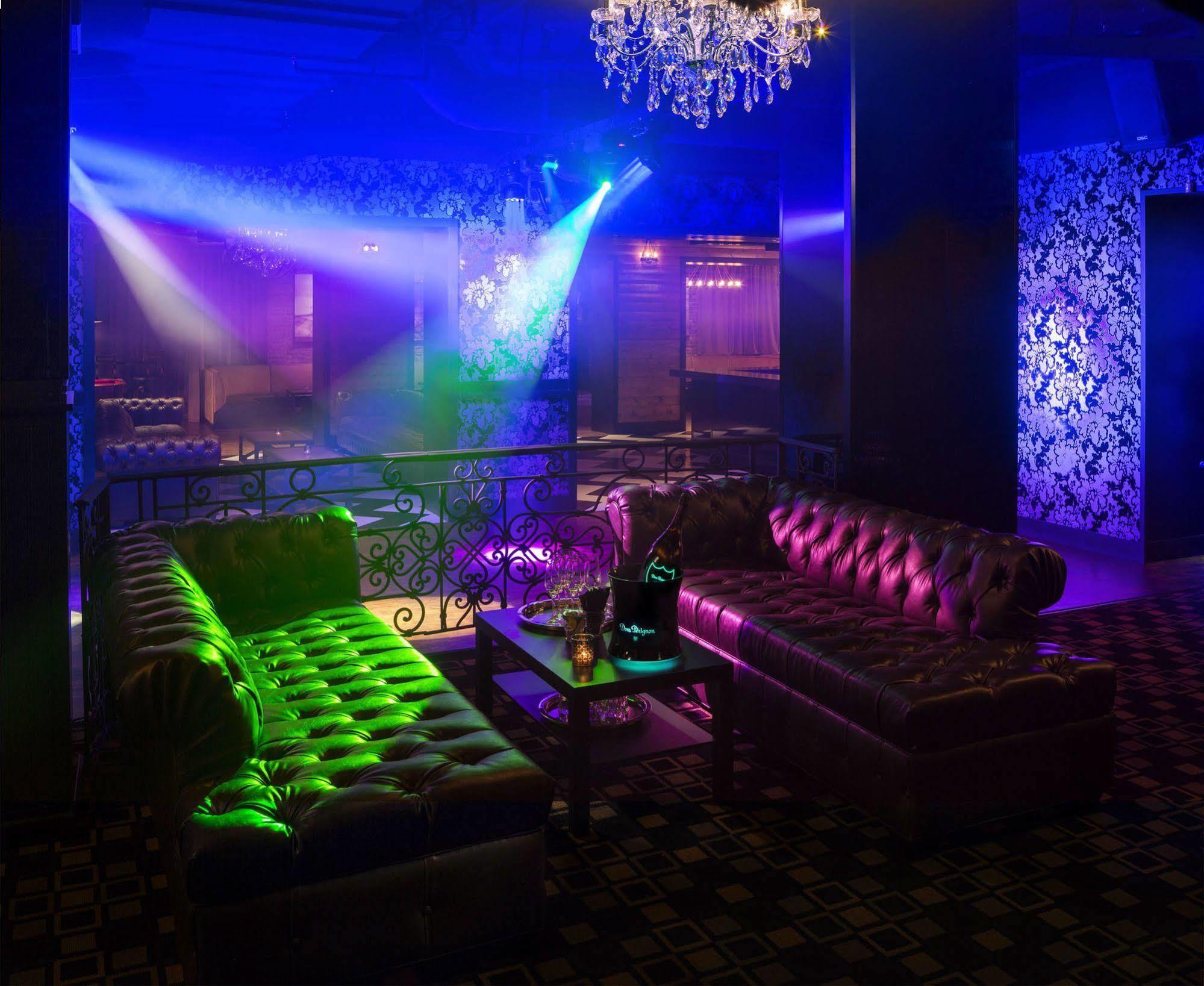 Quality Inn & Suites (Adults Only) Ванкувър Екстериор снимка